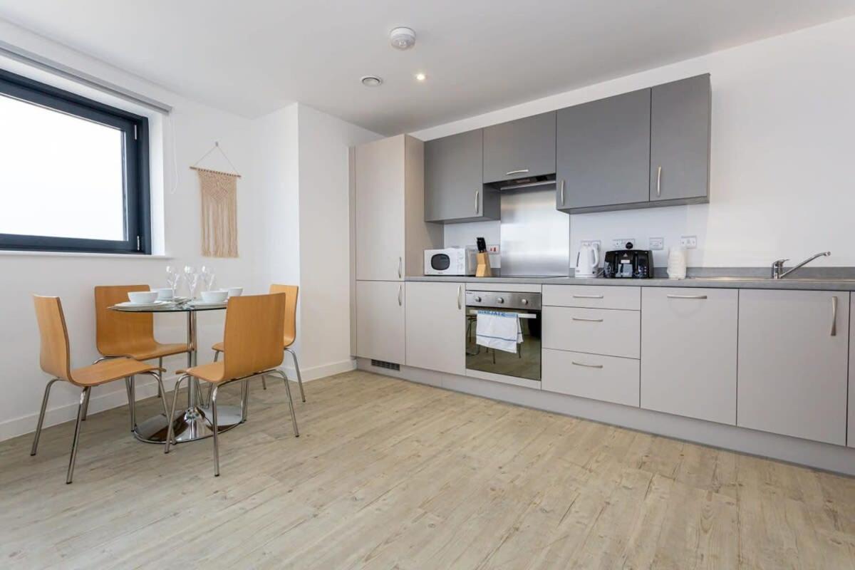 Stunning 2 Bed Apartment In Salford Amazing Views Манчестер Экстерьер фото