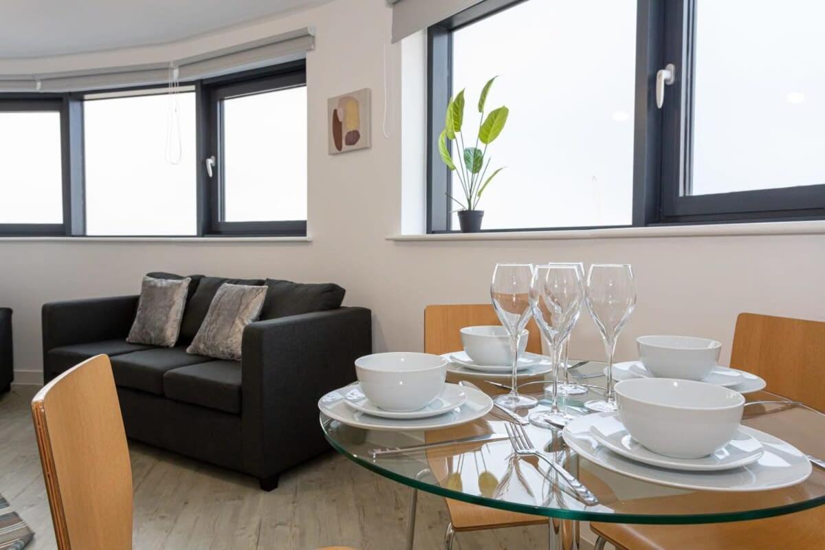 Stunning 2 Bed Apartment In Salford Amazing Views Манчестер Экстерьер фото