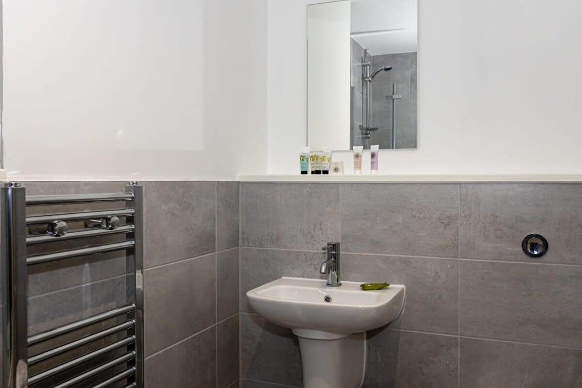 Stunning 2 Bed Apartment In Salford Amazing Views Манчестер Экстерьер фото