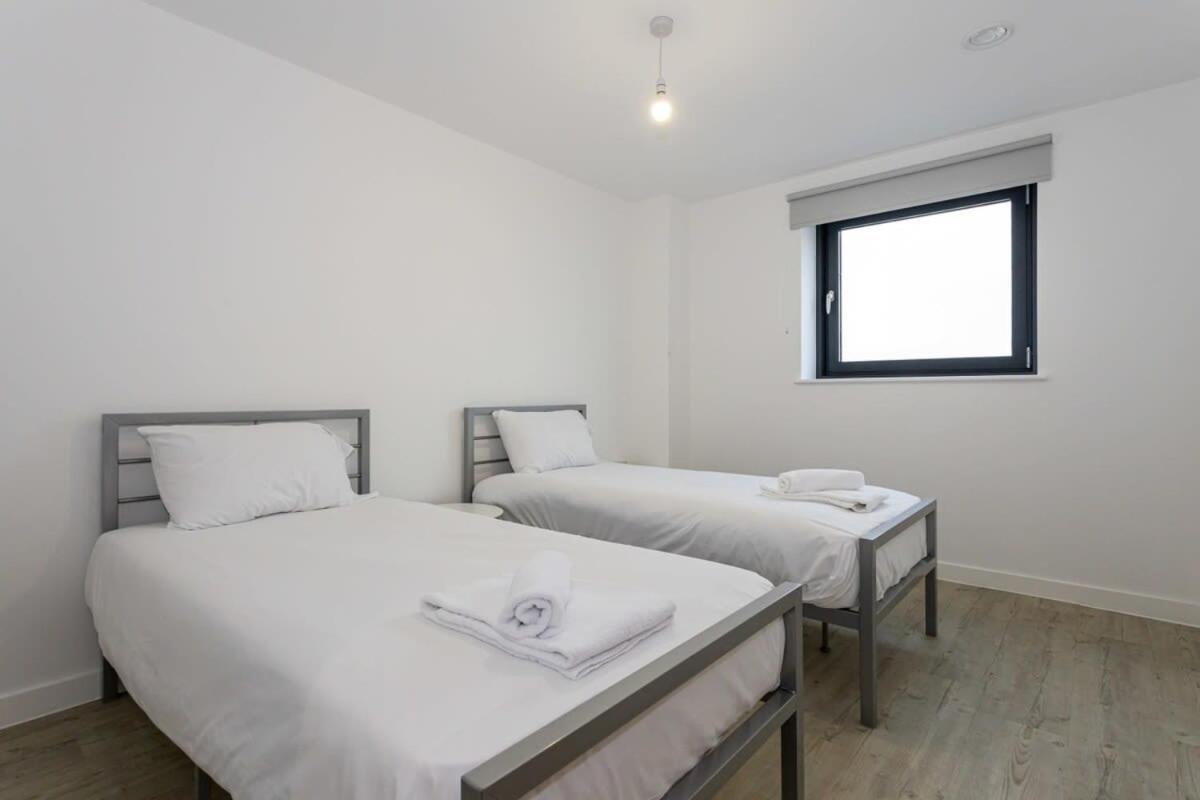Stunning 2 Bed Apartment In Salford Amazing Views Манчестер Экстерьер фото